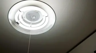 家庭の蛍光灯の照明器具