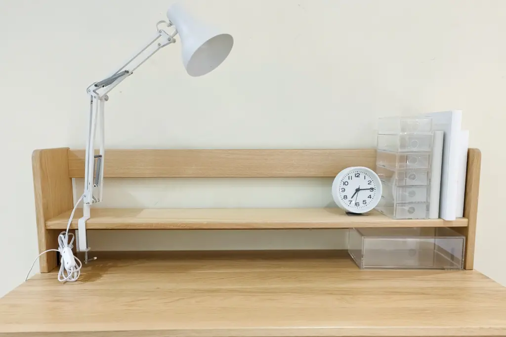 学習机とデスクライト